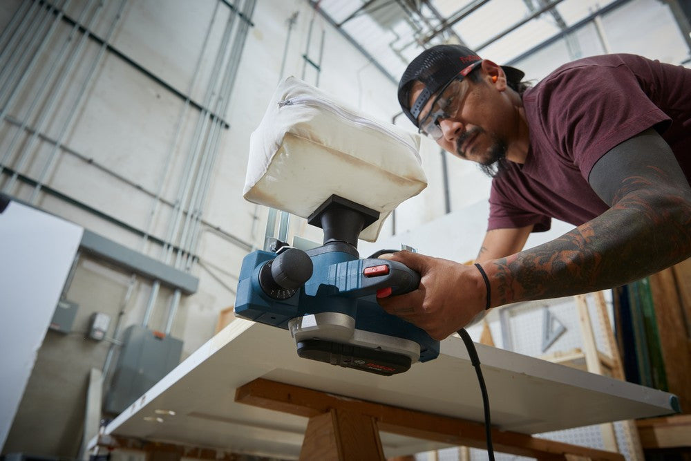 Bosch PL1632 3-1/4 inch Planer working