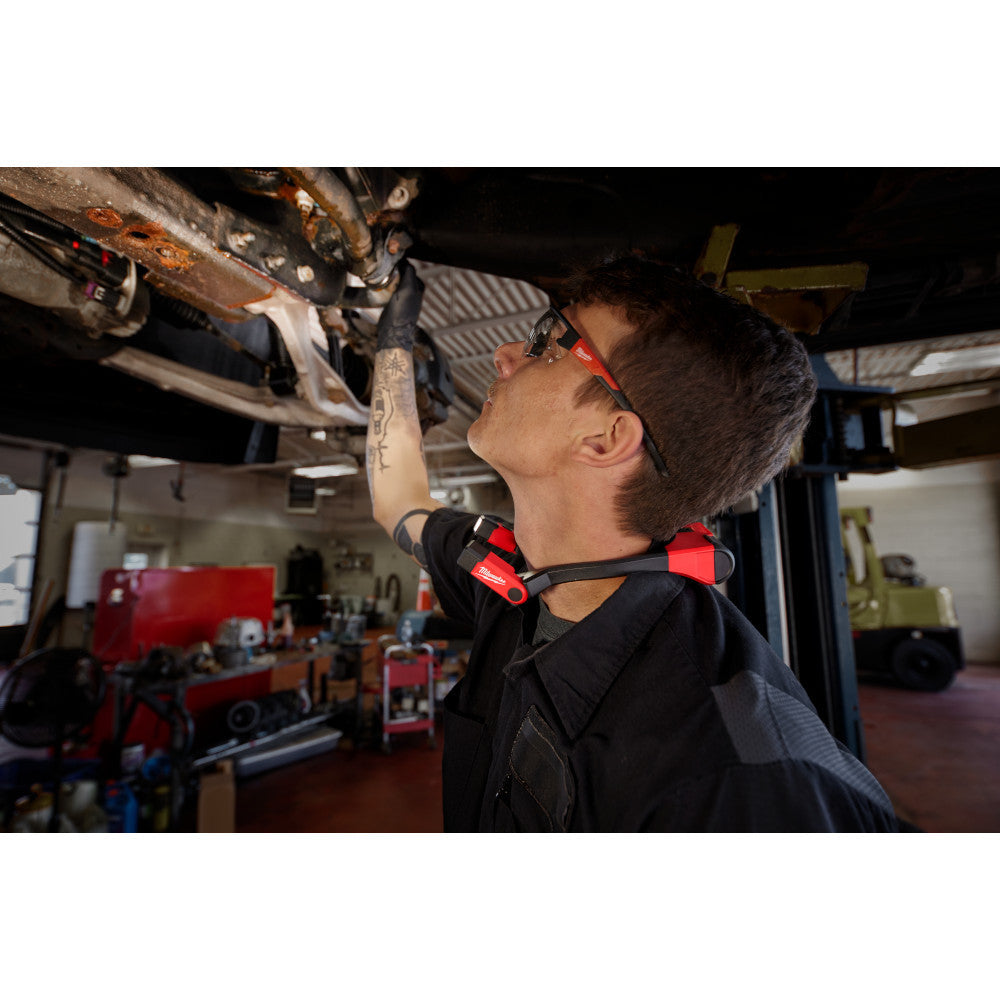 Milwaukee 2117-21 REDLITHIUM USB 400 Lumen Neck Light