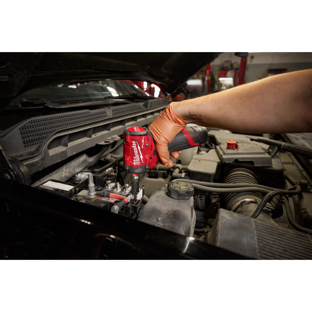 Milwaukee Milwaukee 2562-21 M12 FUEL Cordless Brushless 3/8 Inch Stubby Impact Wrench Kit2562-21 M12 FUEL Cordless Brushless 3/8 Inch Stubby Impact Wrench Kit