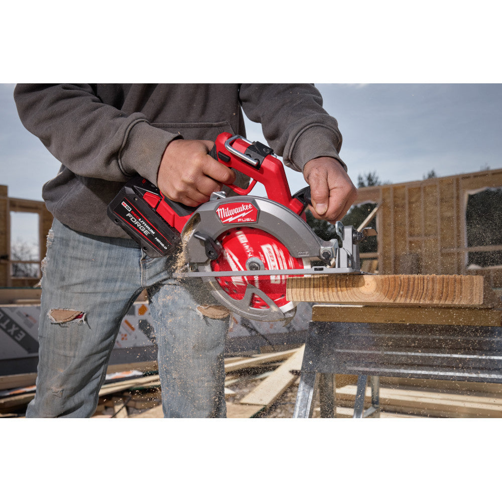 Milwaukee 2834-21HD M18 FUEL Cordless Brushless 7-1/4 Inch Circular Saw Kit