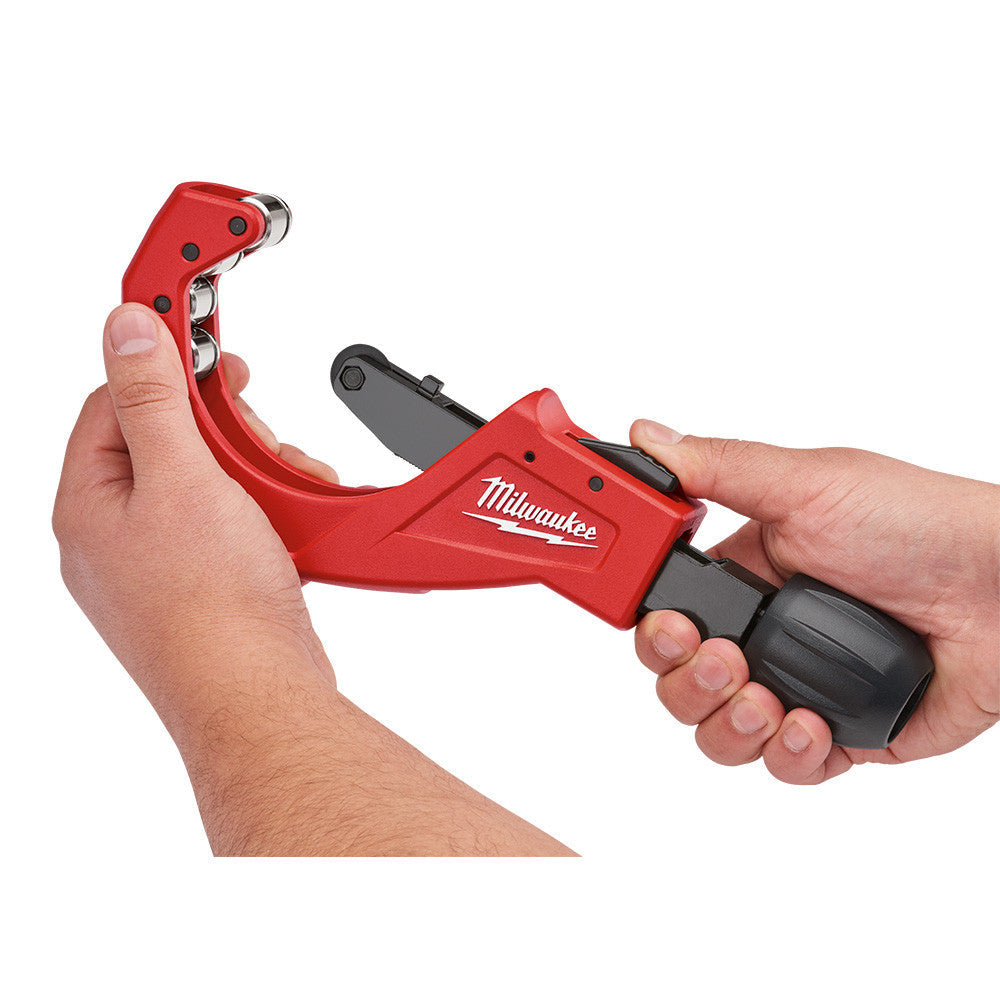 Milwaukee 48-22-4253 2-1/2 inch Quick Adjust Copper Tubing Cutter showing quick release action