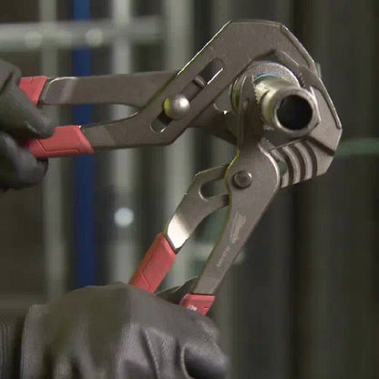 Milwaukee 48-22-6316 16 inch Comfort Grip Straight-Jaw Pliers showing pliers in use disconnecting two pipe pieces