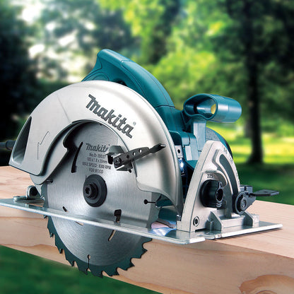 Makita 5007NB 15 Amp 7-1/4 inch Circular Saw showing saw sitting on dimensional lumber in between cuts