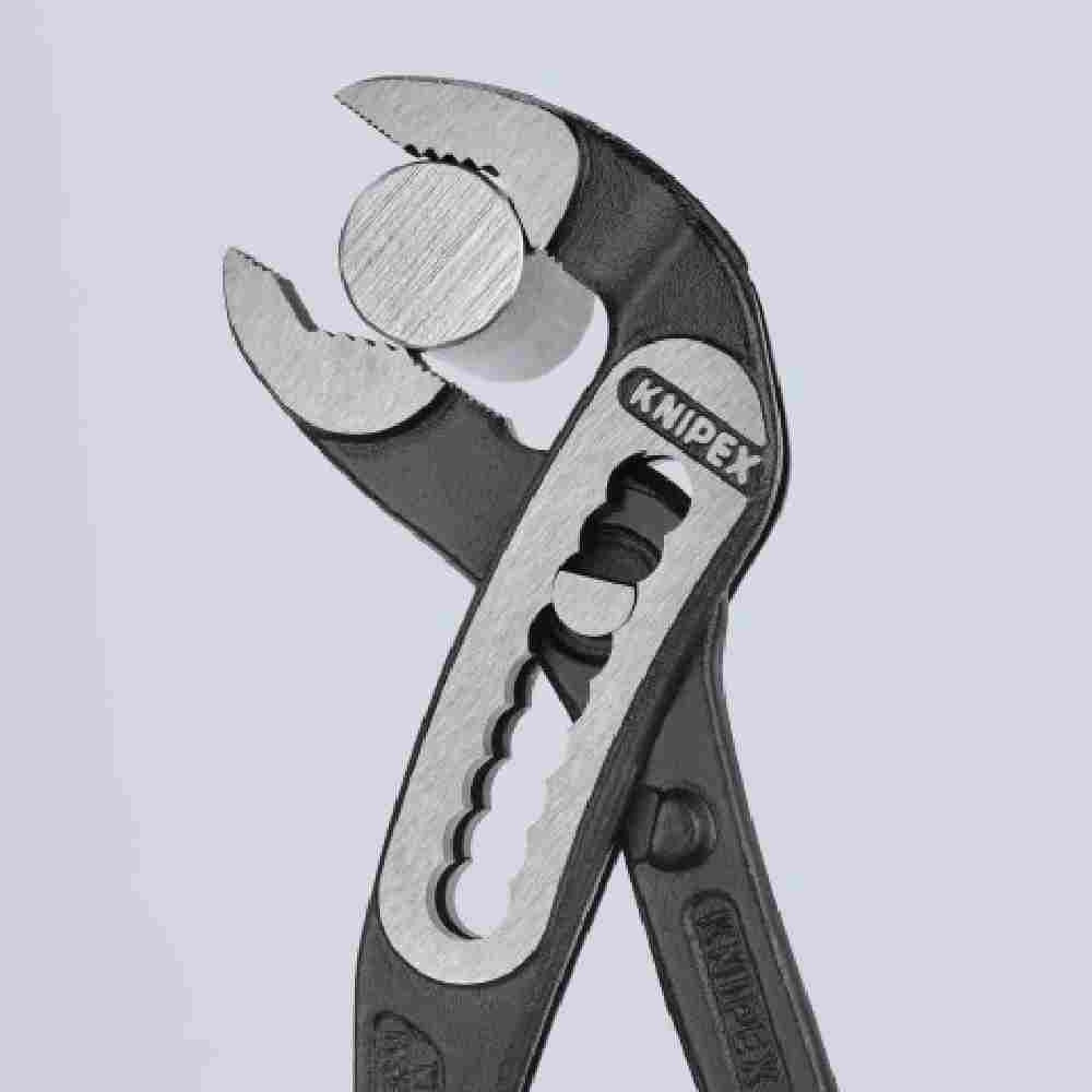 Knipex 8802250SBA 10 inch Comfort Alligator Water Pump Plier showing while holding round stock