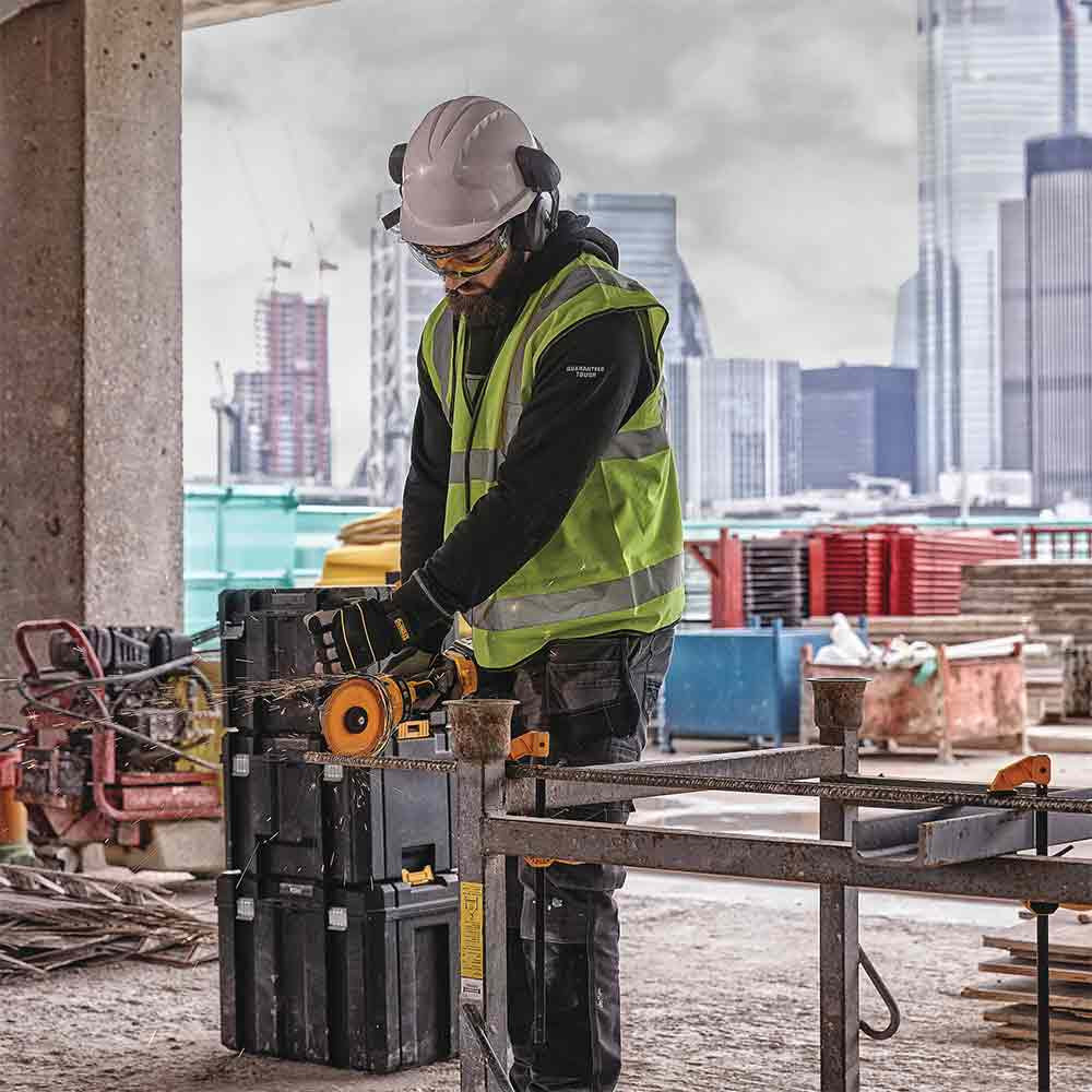 DeWalt DCG418X1 FLEXVOLT 60V MAX Brushless 4-1/2 inch - 6 inch Cordless Grinder Kit with Kickback Brake