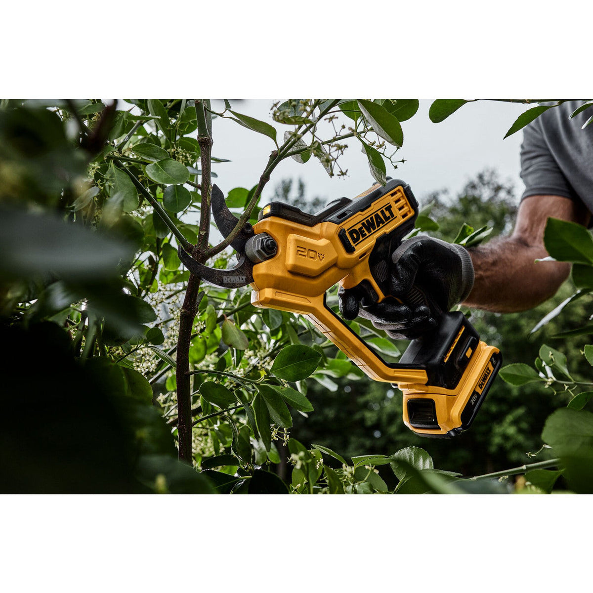 DeWalt DCPR320B 20V MAX 1-1/2 inch Cordless Pruner (Tool Only)