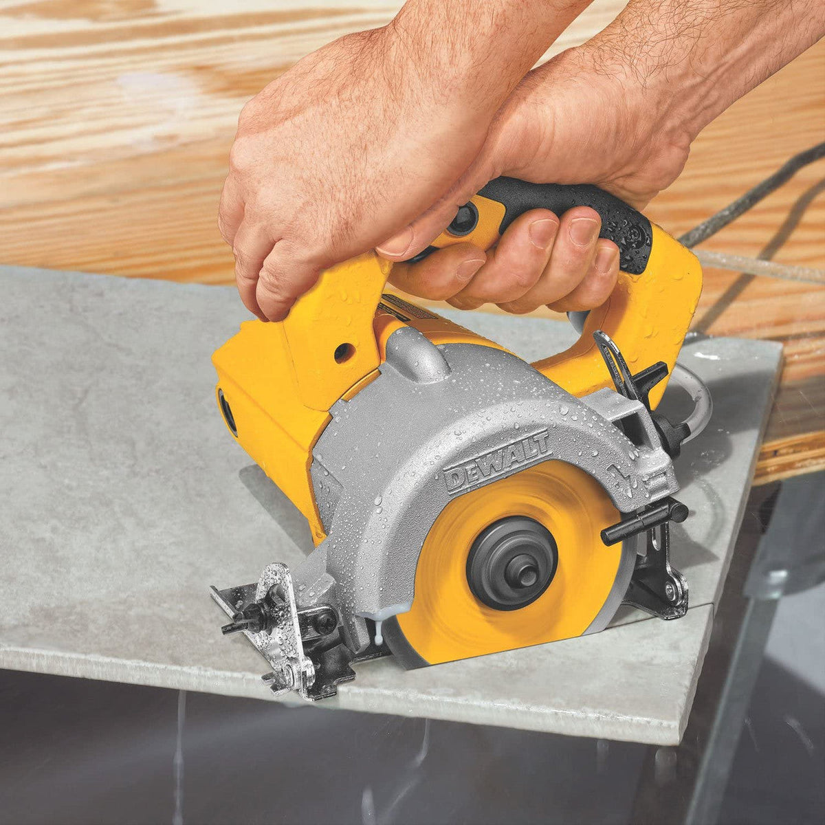 DeWalt DWC860W 4-3/8 inch Wet/Dry Handheld Tile Cutter