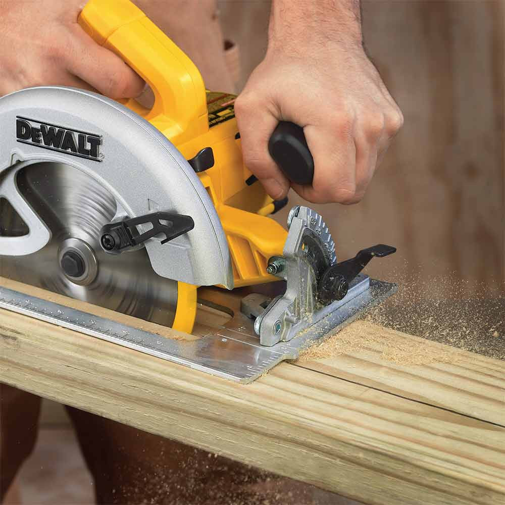 DeWalt DWE575 7 1/4 Inch Lightweight Circular Saw