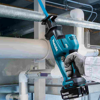 Makita DJR189Z 18V LXT Cordless Brushless Reciprocating Saw  (Tool Only) making a vertical cut (Tool Only)