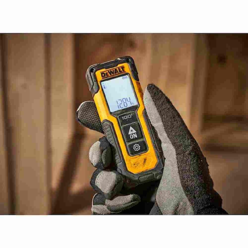 Dewalt DWHT77100-CN 100 foot Laser Distance Measurer finished measuring reading screen