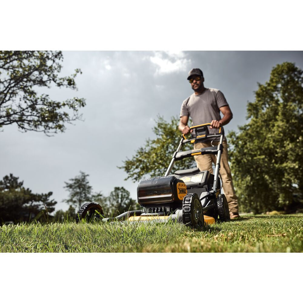 DeWalt DCMWP234U2-CA 2x20V MAX 21-1/2 inch Cordless Brushless Push Lawn Mower Kit