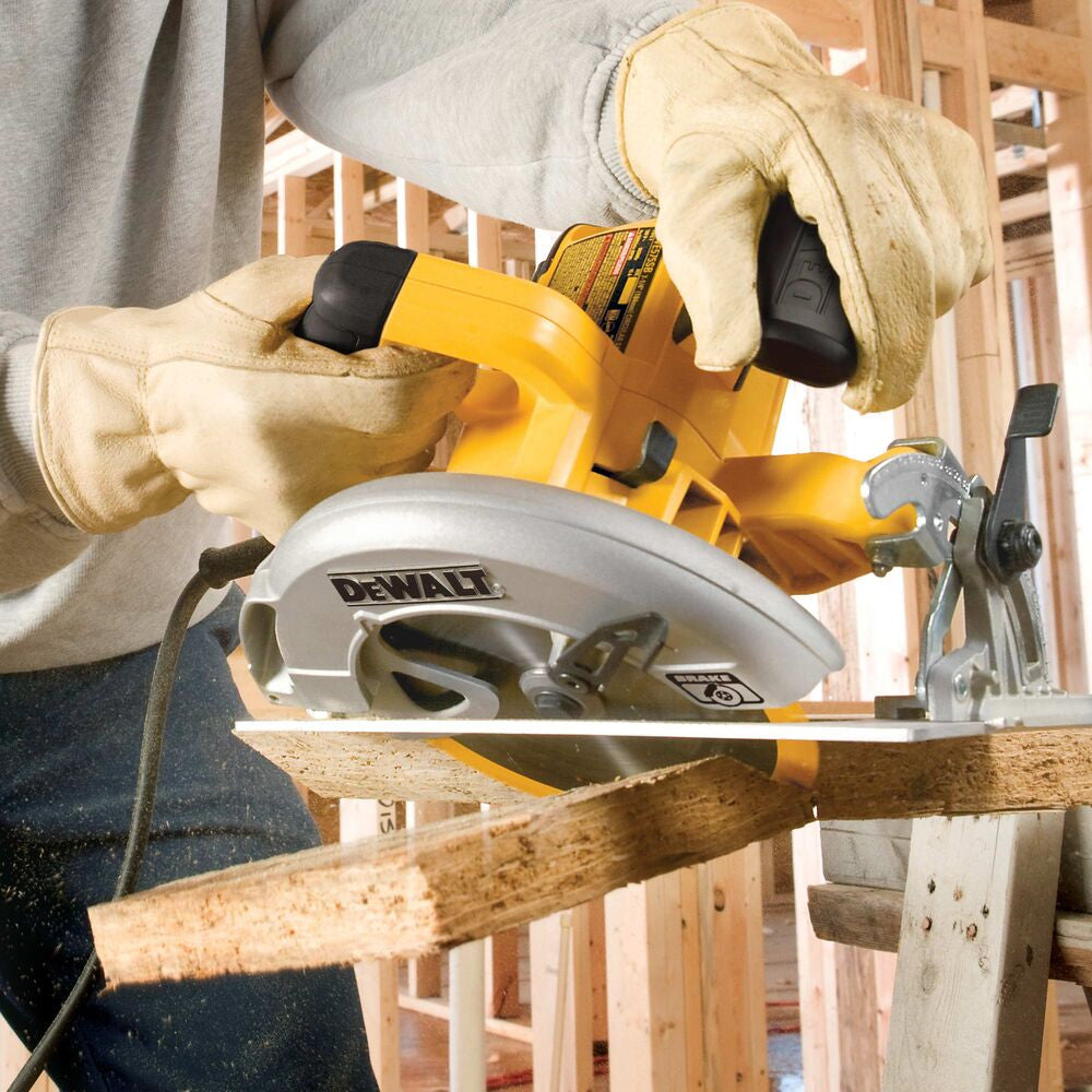 DeWalt DWE575SB 7-1/4 inch Lightweight Circular Saw with Electric Brake