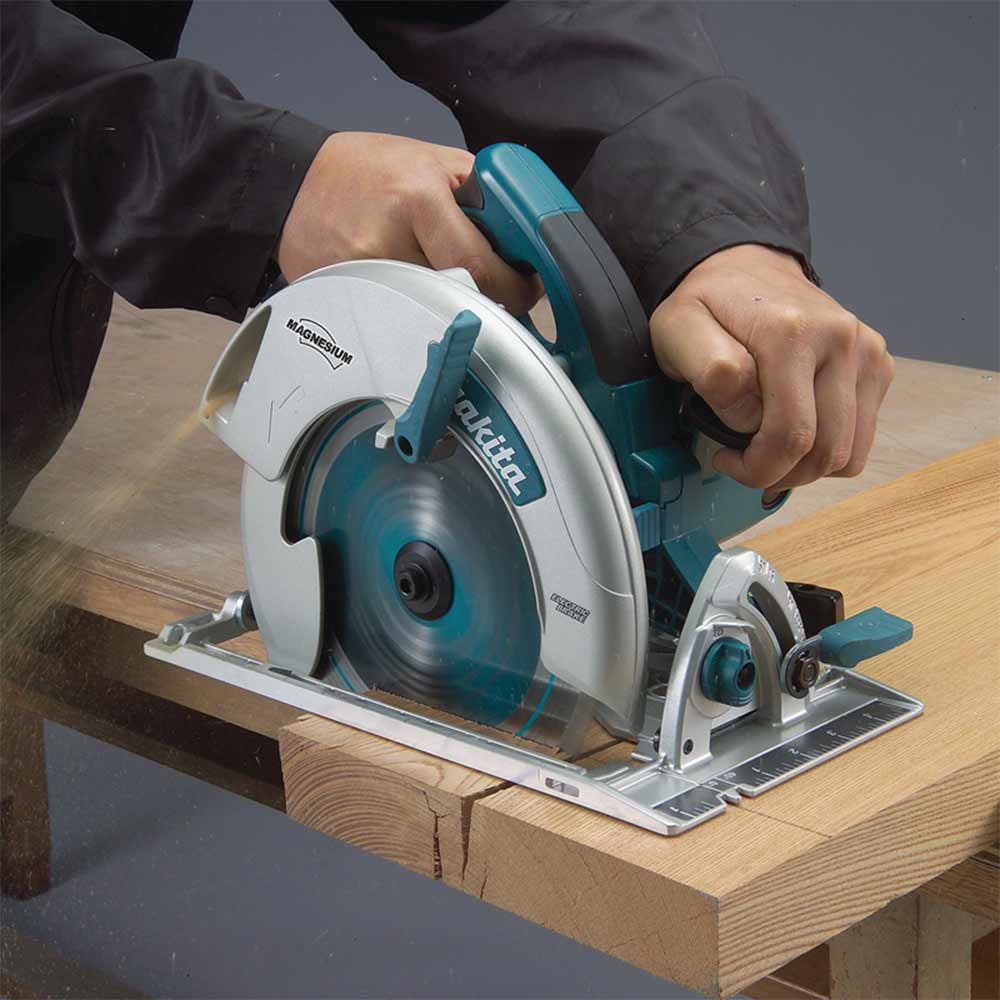 Makita 5008MGA 8-1/4 inch Magnesium Circular Saw with Brake