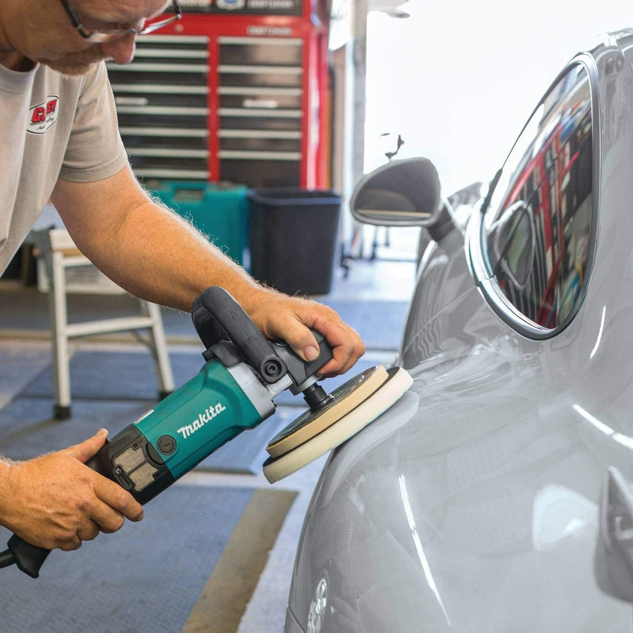 Makita 9237C Variable Speed 7 inch Polisher / Sander