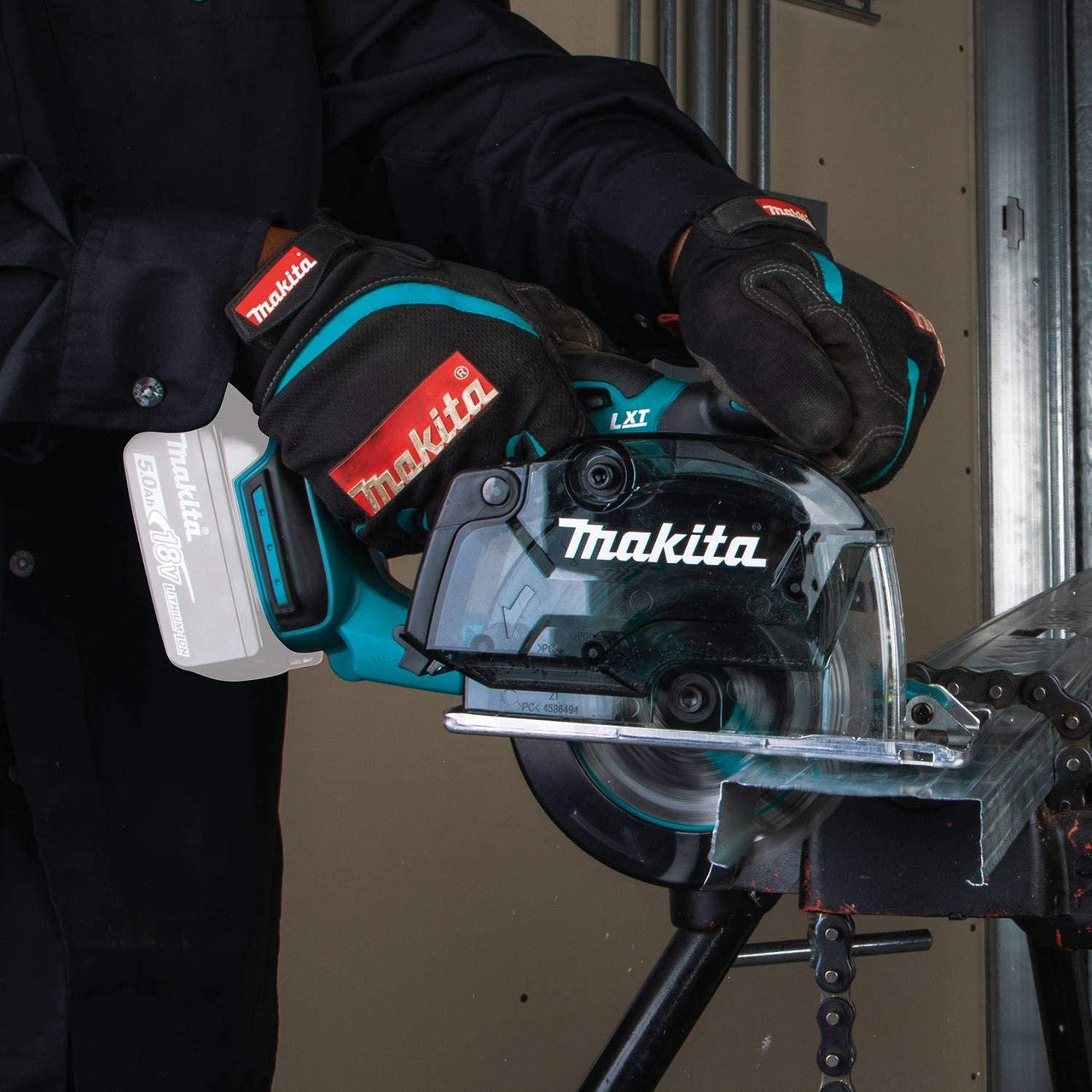 Makita DCS552Z 18V LXT Cordless 5-3/8 inch Metal Cutting Saw with Dust Box (Tool Only)
