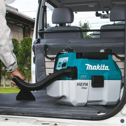 Makita DVC750LZ 18V 7.5L Portable Wet/Dry Vacuum Cleaner vacuuming (battery sold separately)