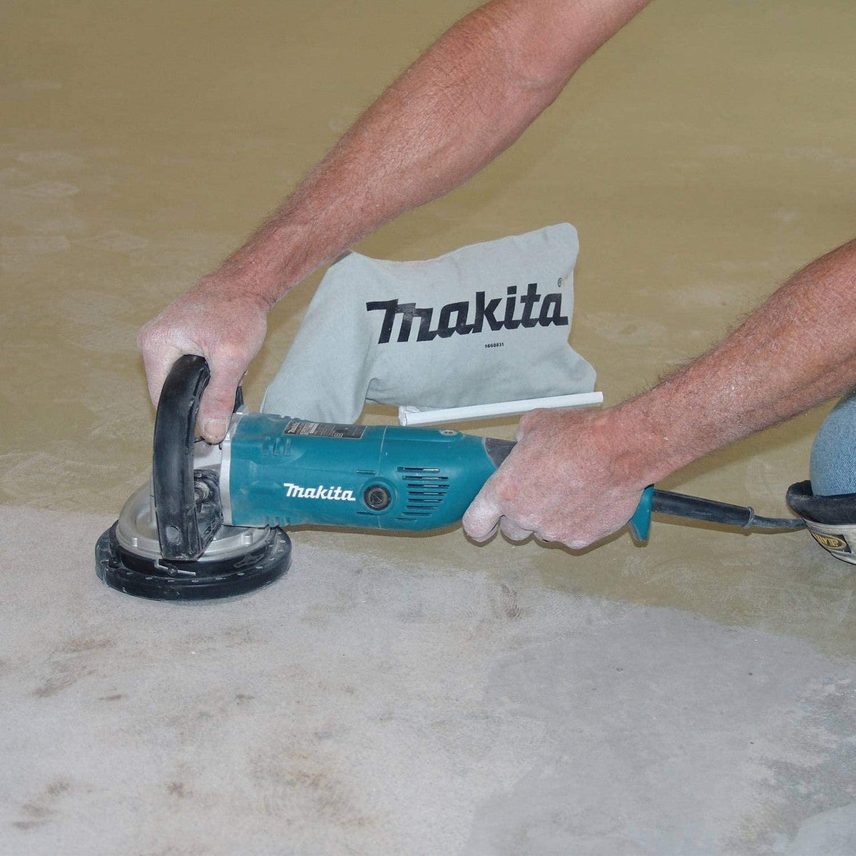 Makita PC5000C 5 Inch Concrete Planer smoothing concrete