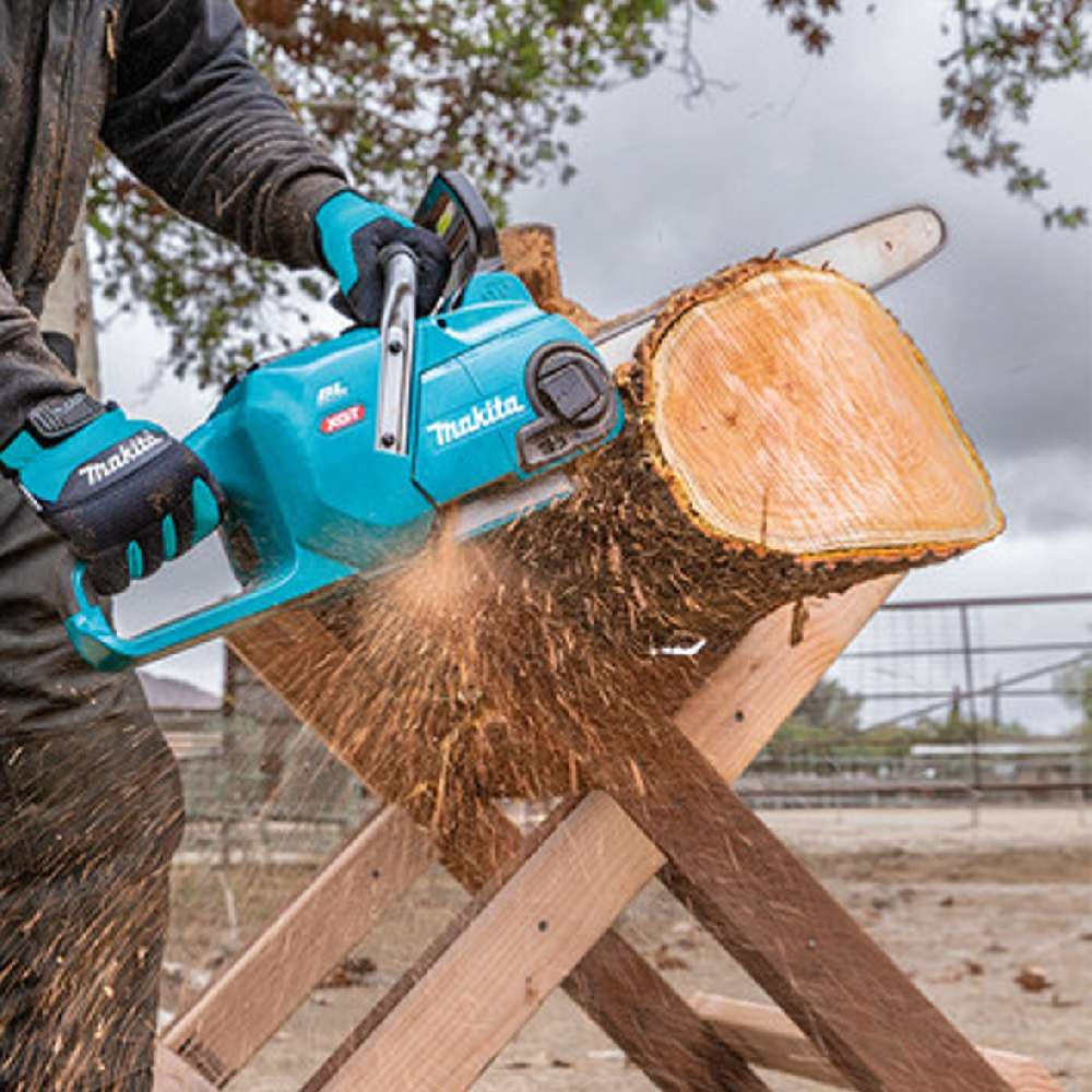 Makita UC016GT101 40V Max XGT 16 Inch Cordless Brushless Chainsaw Kit