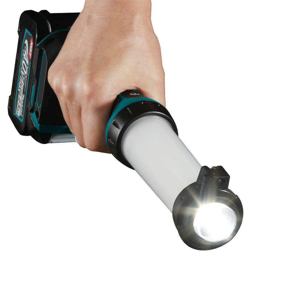 Makita ML002G 40V MAX XGT Cordless 710 Lumen LED Worklight in use