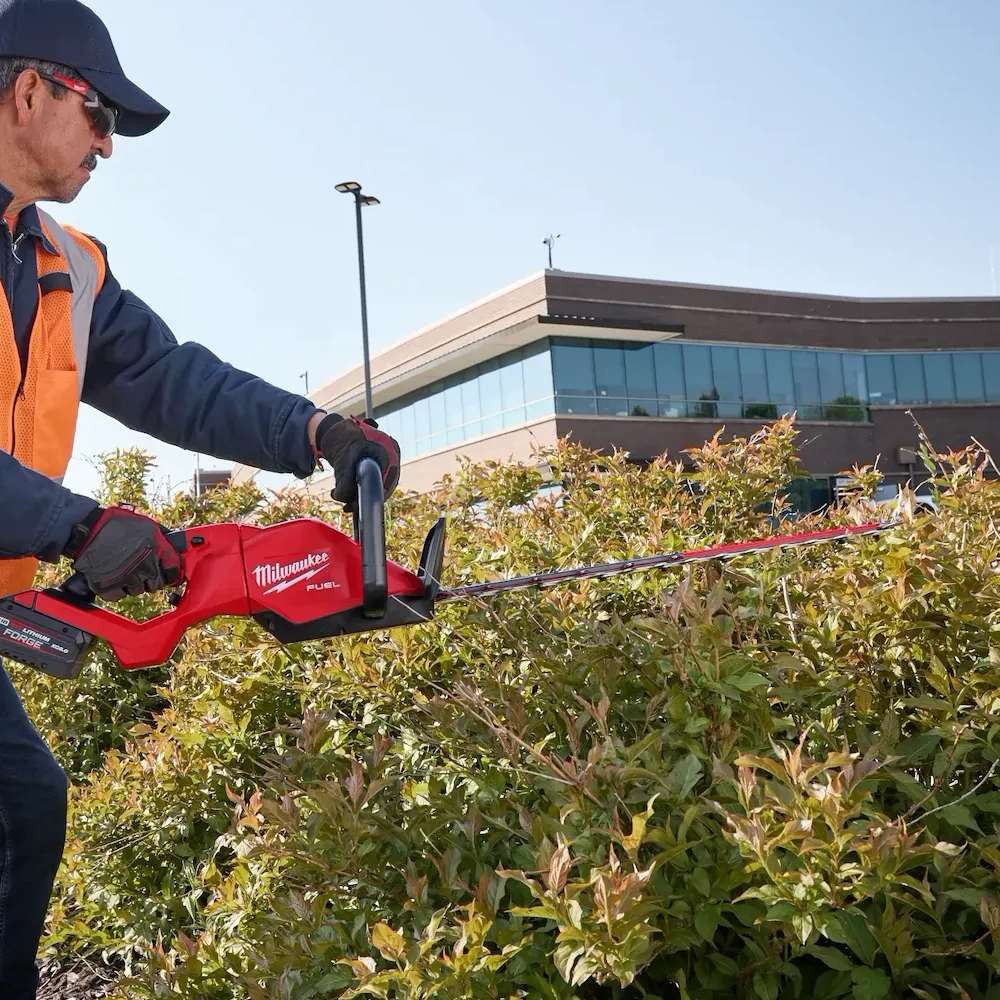 Milwaukee 3033-20  M18 FUEL Cordless 24 Inch Brushless Hedge Trimmer (Tool Only)