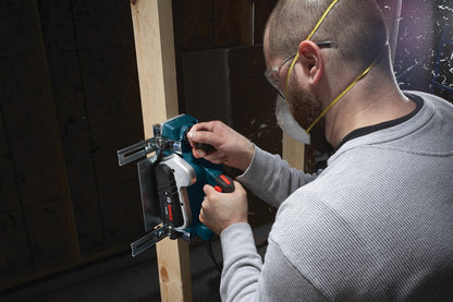 Bosch PL1632 3-1/4 inch Planer working