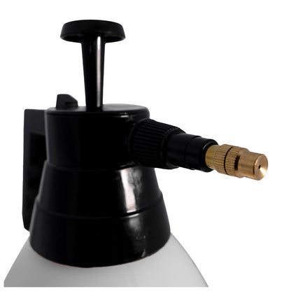 Dynaline 2L handheld sprayer adjustable brass nozzle close-up
