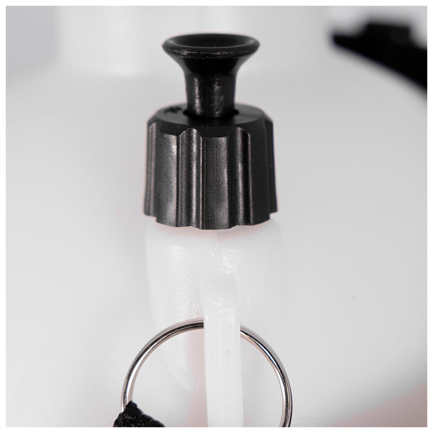 Dynaline 4L handheld pressure sprayer air bleeder valve close-up