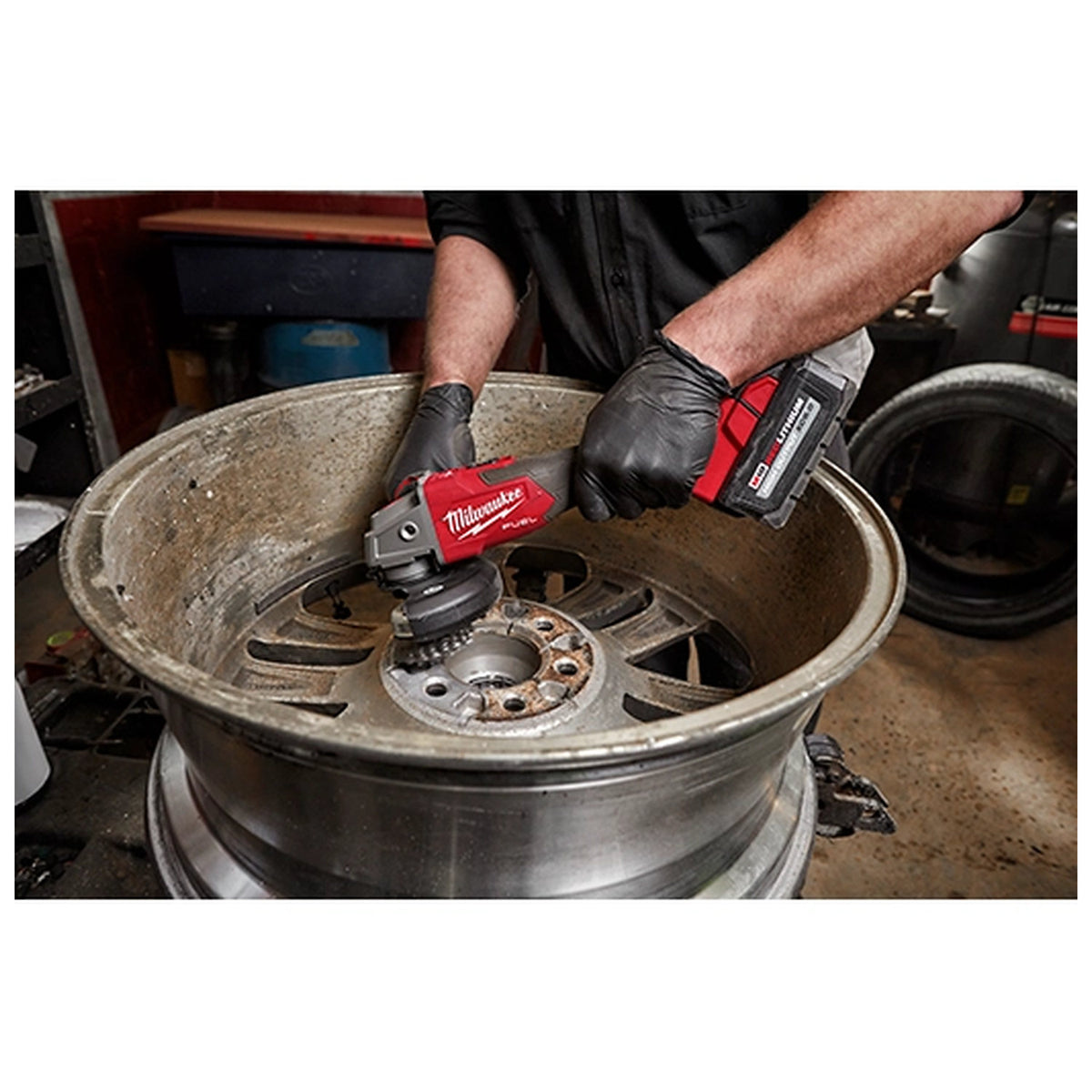 Milwaukee 2889-20 M18 FUEL variable-speed braking grinder wheel-cleaning application